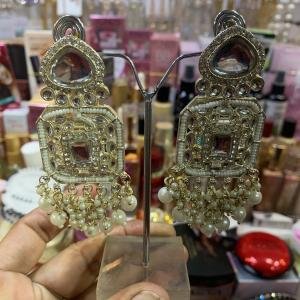 Earing kundan white